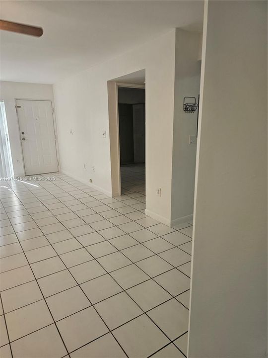 For Rent: $2,300 (2 beds, 2 baths, 880 Square Feet)