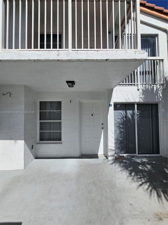 For Rent: $2,300 (2 beds, 2 baths, 880 Square Feet)