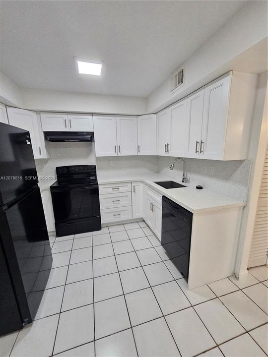 For Rent: $2,300 (2 beds, 2 baths, 880 Square Feet)