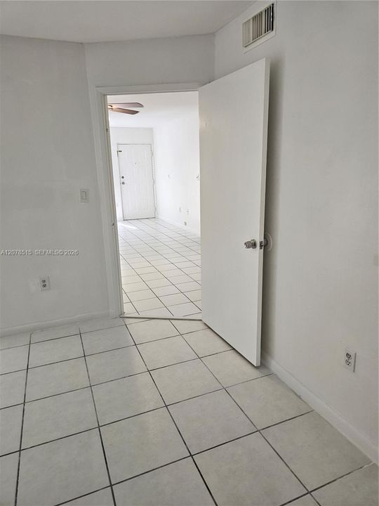 For Rent: $2,300 (2 beds, 2 baths, 880 Square Feet)