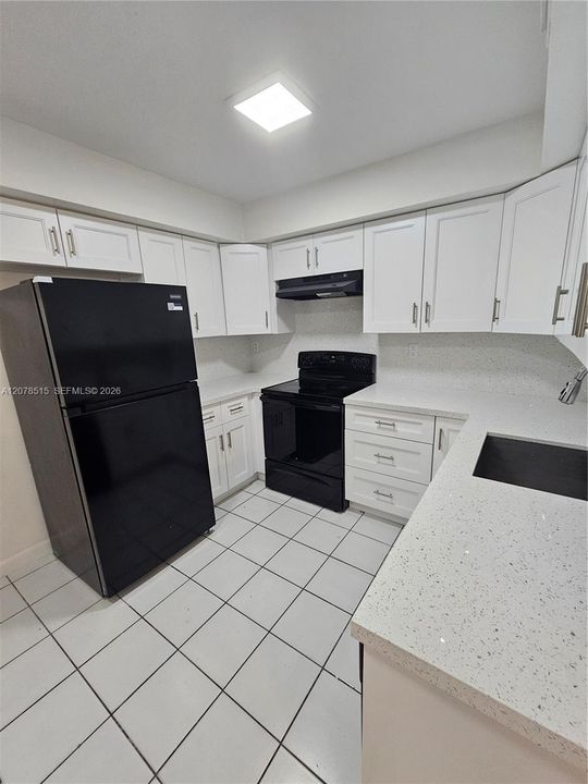 For Rent: $2,300 (2 beds, 2 baths, 880 Square Feet)