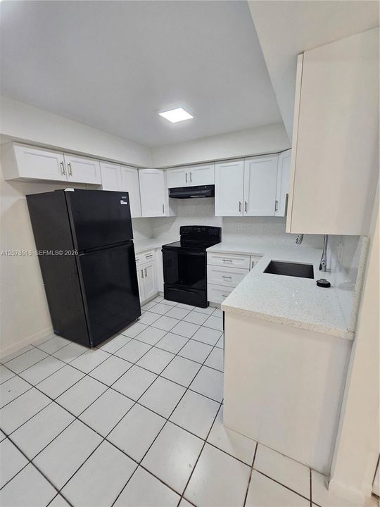 For Rent: $2,300 (2 beds, 2 baths, 880 Square Feet)