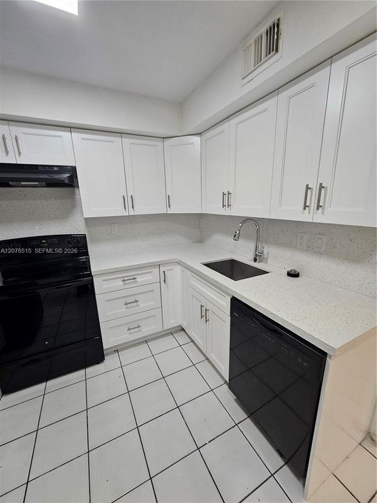 For Rent: $2,300 (2 beds, 2 baths, 880 Square Feet)