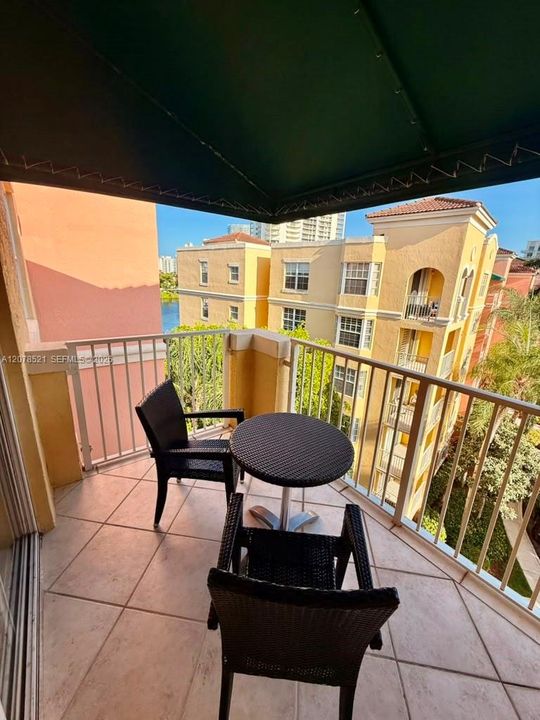 For Rent: $2,400 (1 beds, 1 baths, 730 Square Feet)