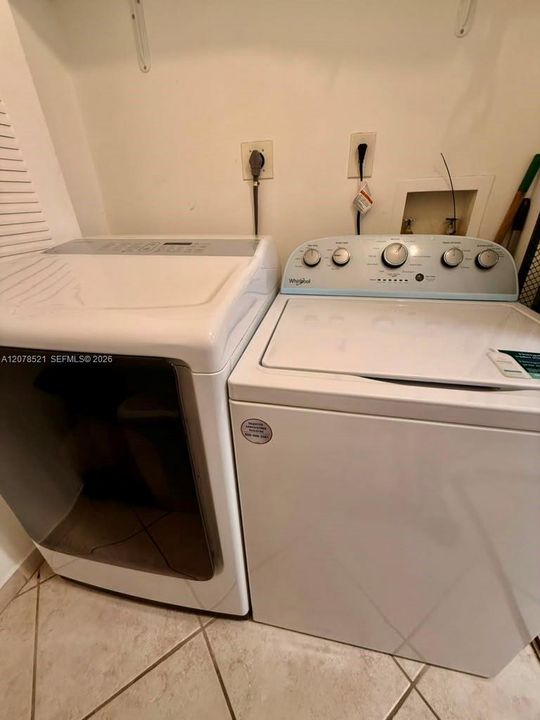 For Rent: $2,400 (1 beds, 1 baths, 730 Square Feet)