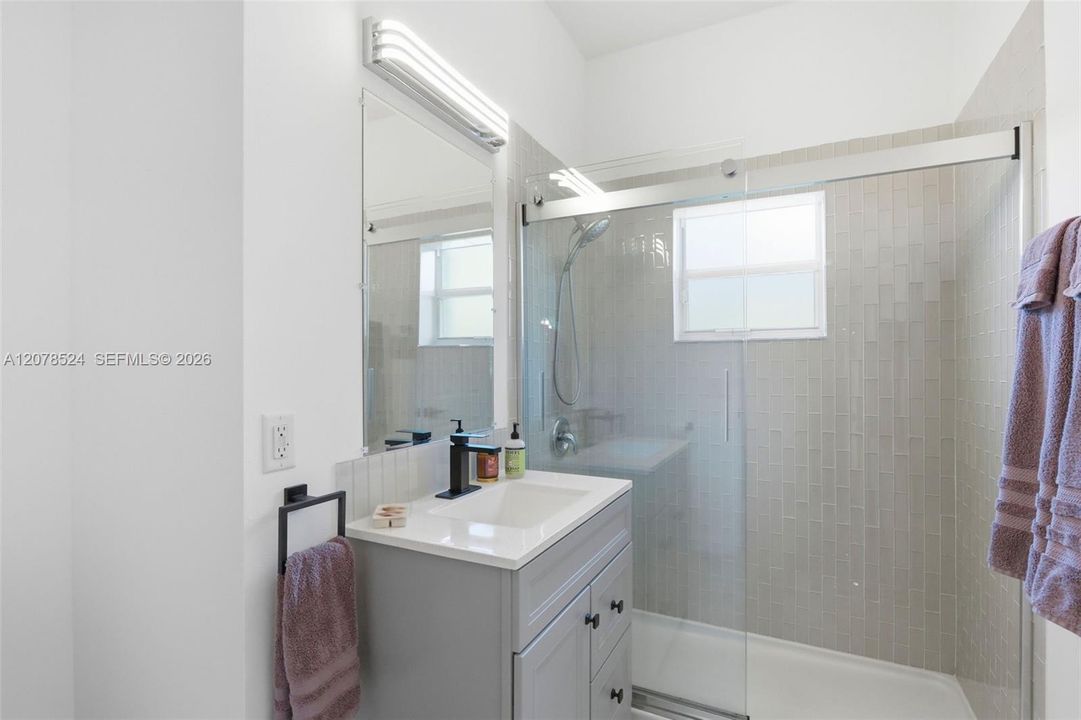 En Venta: $490,000 (3 camas, 2 baños, 2180 Pies cuadrados)