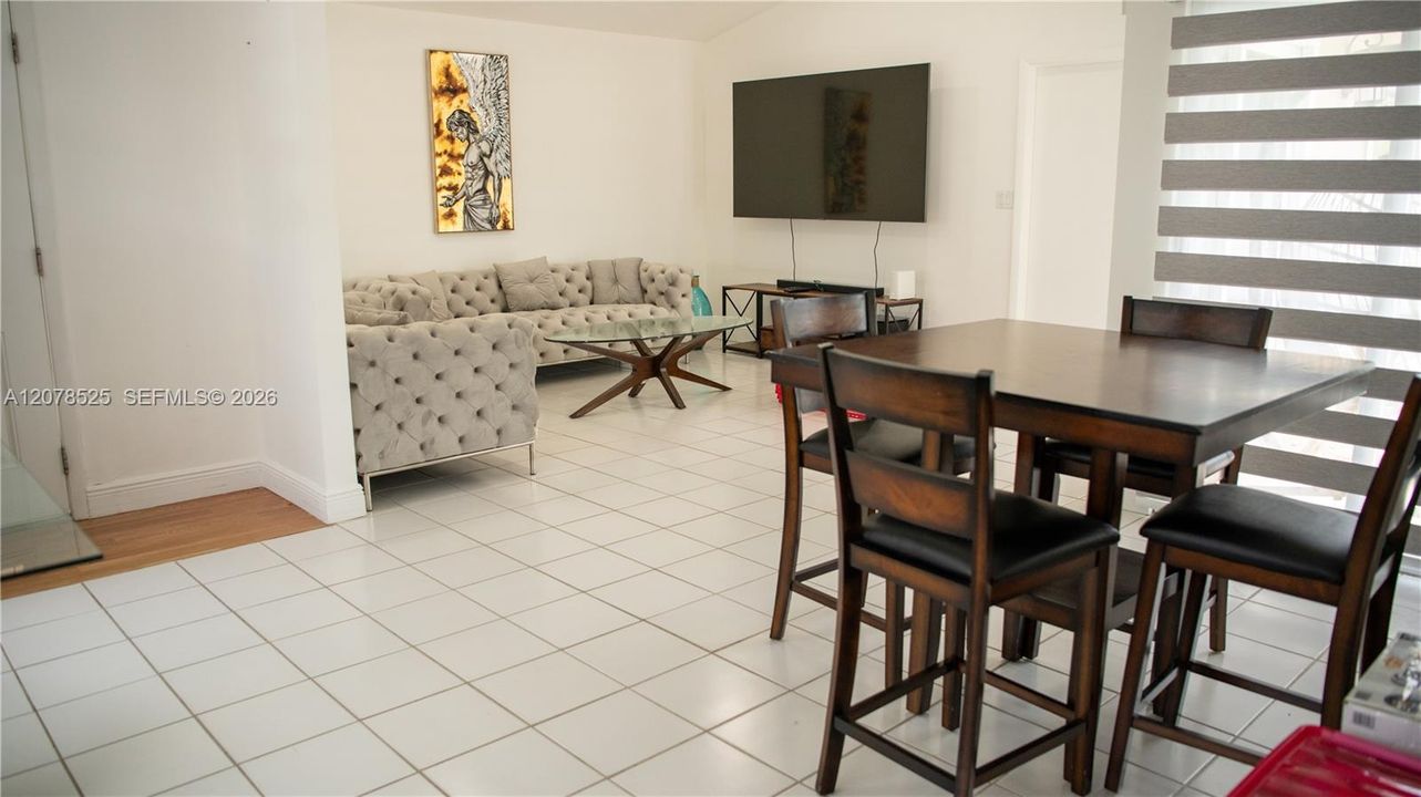 For Sale: $585,000 (3 beds, 3 baths, 1679 Square Feet)