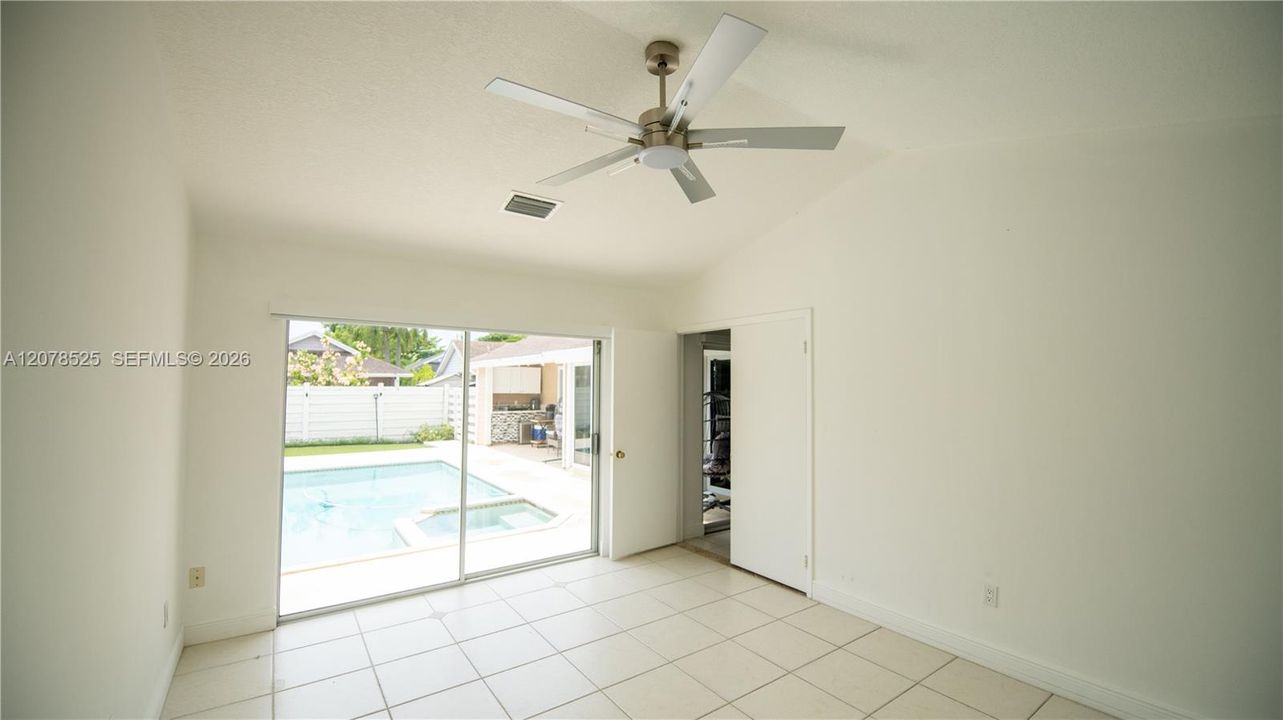 For Sale: $585,000 (3 beds, 3 baths, 1679 Square Feet)