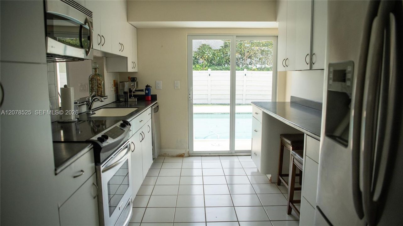 For Sale: $585,000 (3 beds, 3 baths, 1679 Square Feet)