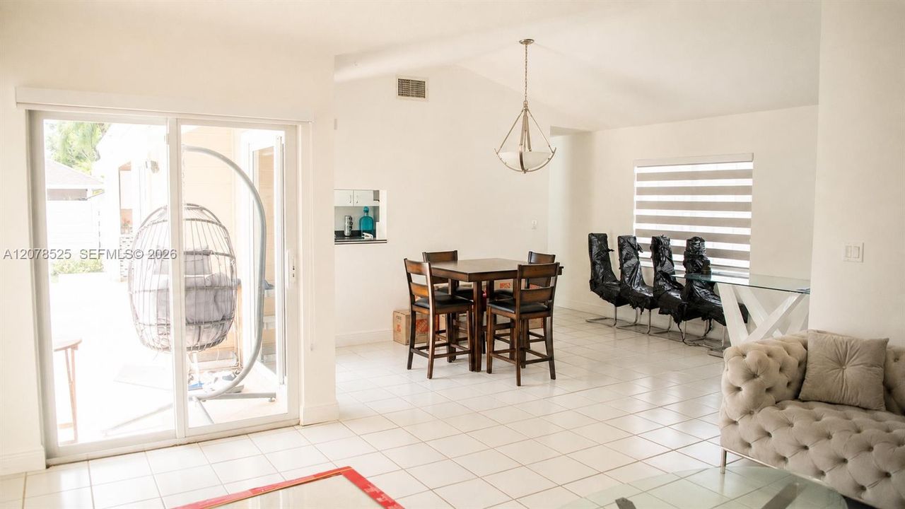 For Sale: $585,000 (3 beds, 3 baths, 1679 Square Feet)