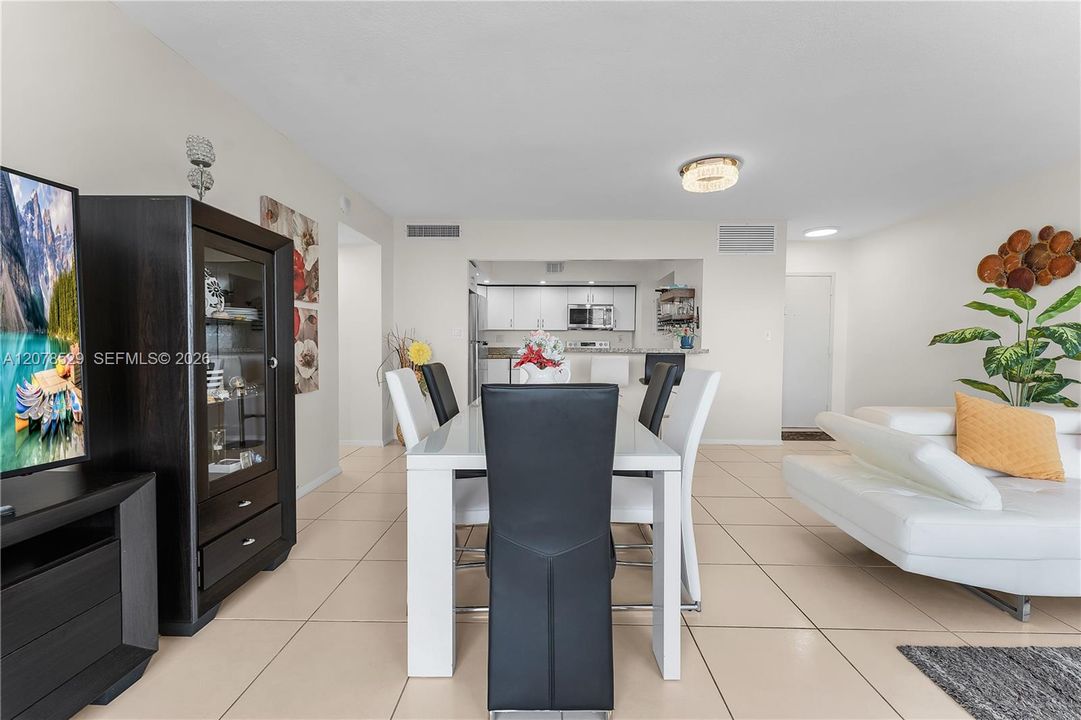 En Venta: $320,000 (2 camas, 2 baños, 1188 Pies cuadrados)