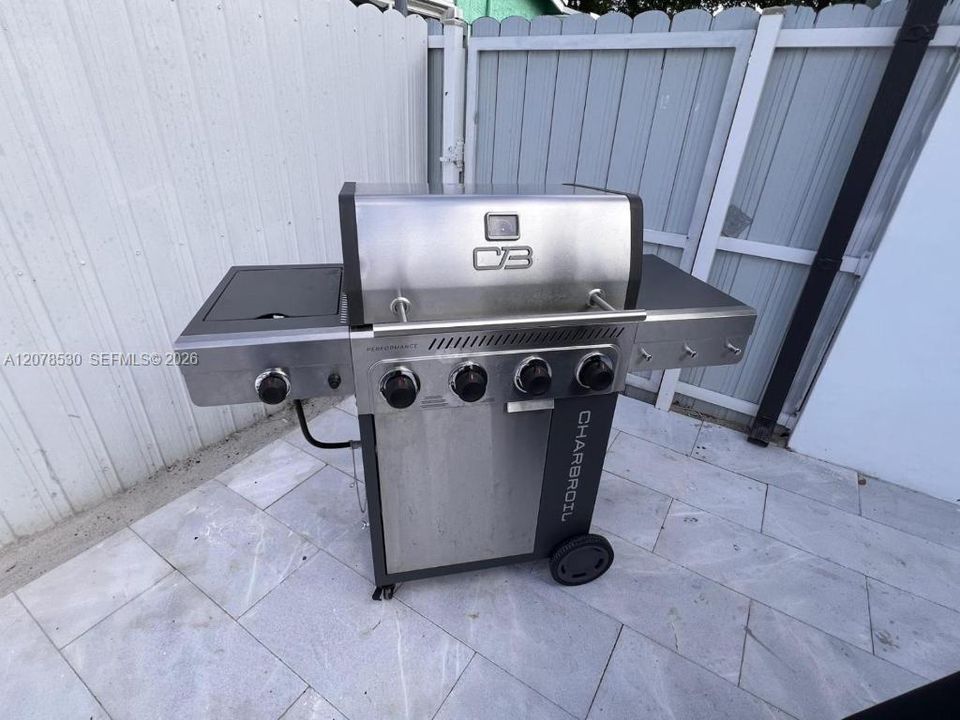 For Rent: $5,500 (3 beds, 2 baths, 1592 Square Feet)