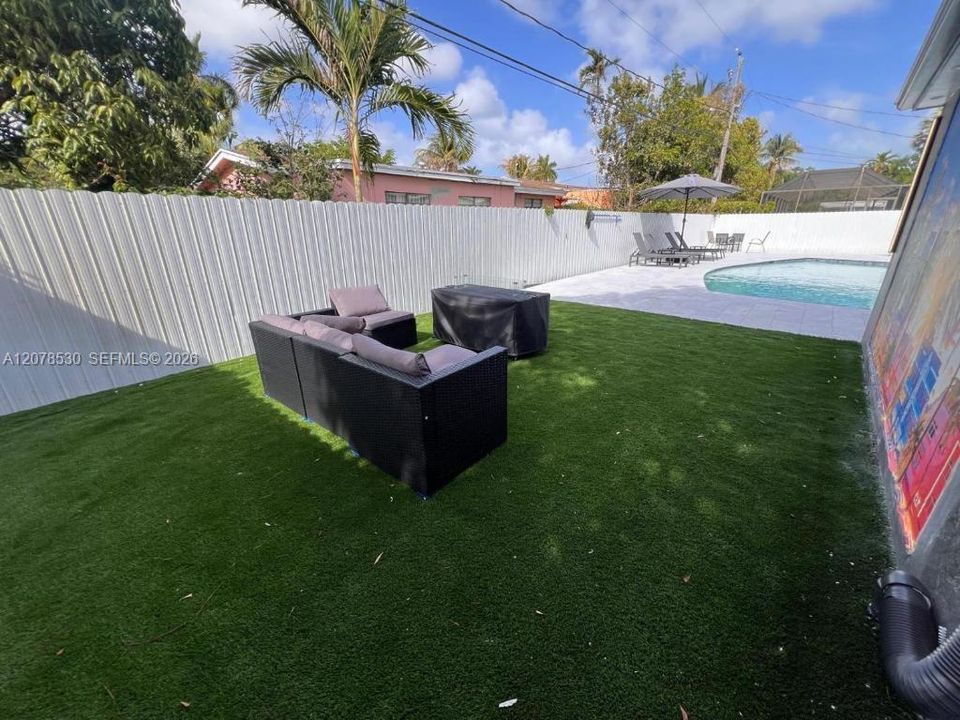 For Rent: $5,500 (3 beds, 2 baths, 1592 Square Feet)