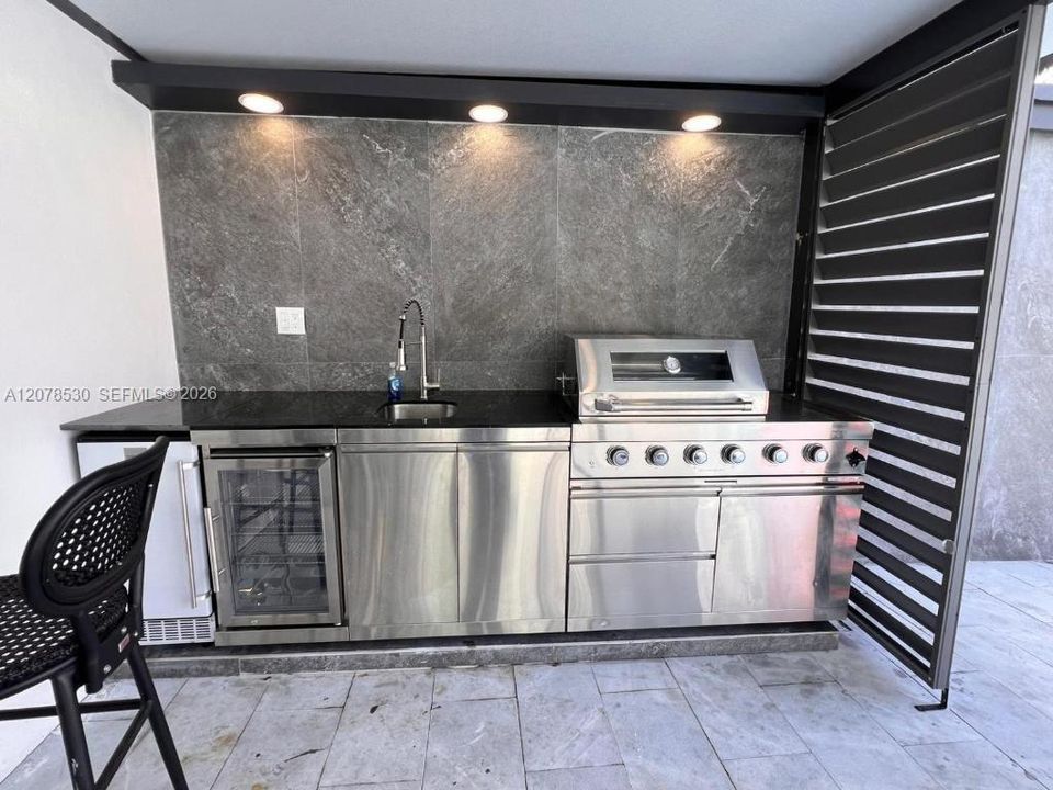 For Rent: $5,500 (3 beds, 2 baths, 1592 Square Feet)