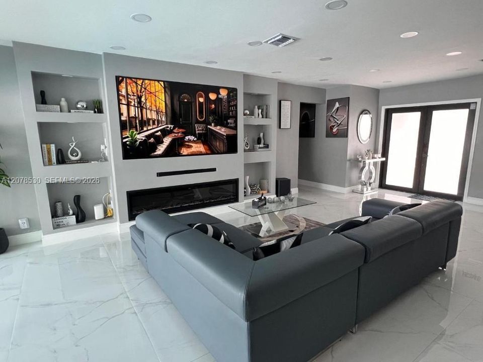 For Rent: $5,500 (3 beds, 2 baths, 1592 Square Feet)