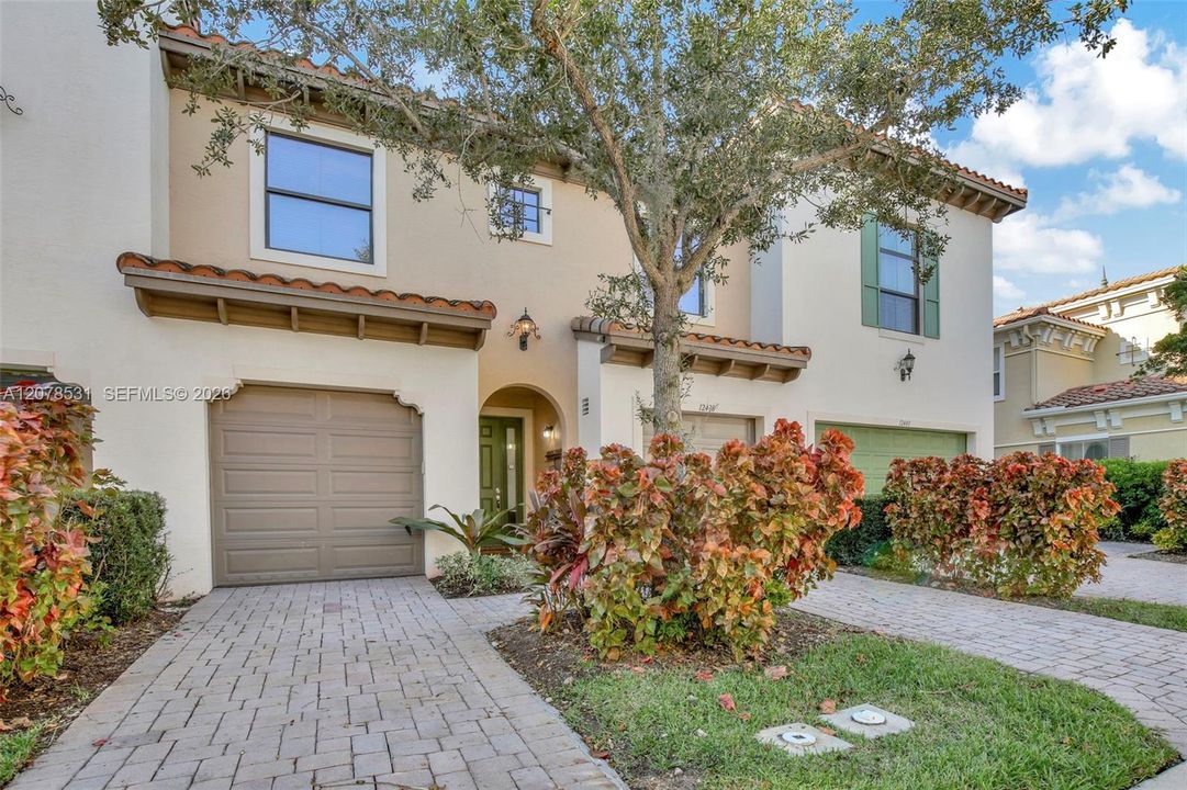 For Rent: $3,700 (3 beds, 2 baths, 1886 Square Feet)