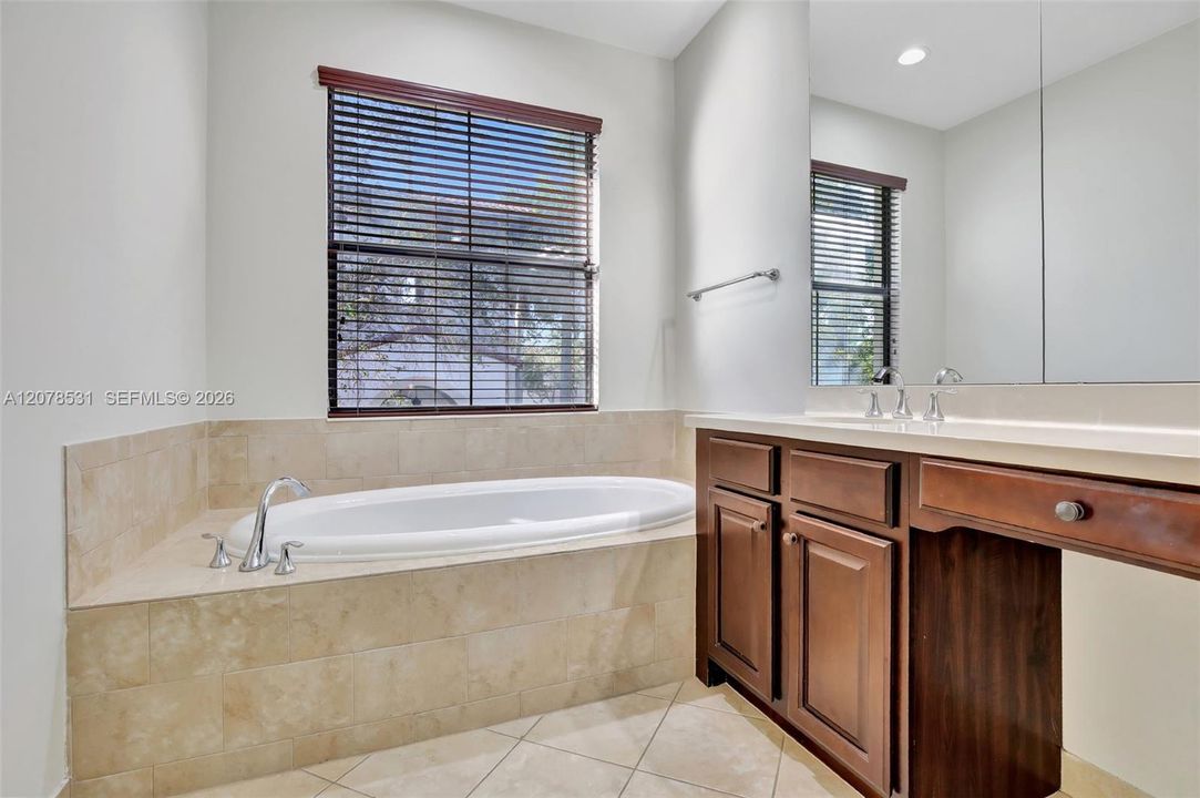 For Rent: $3,700 (3 beds, 2 baths, 1886 Square Feet)
