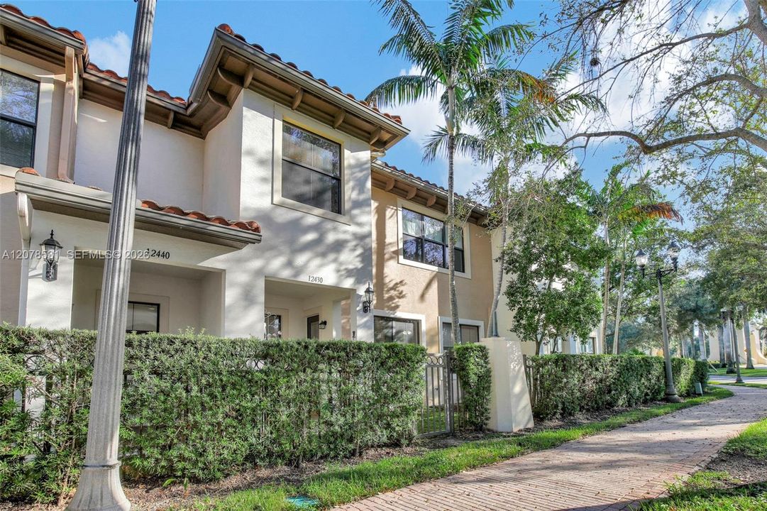 For Rent: $3,700 (3 beds, 2 baths, 1886 Square Feet)