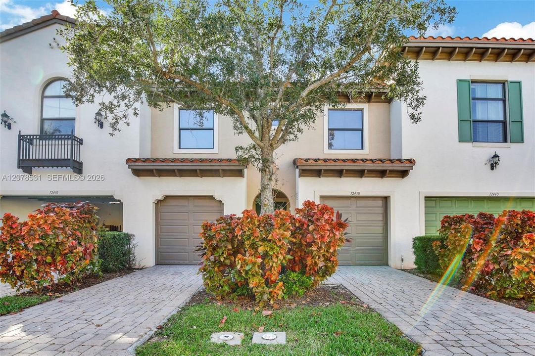 For Rent: $3,700 (3 beds, 2 baths, 1886 Square Feet)