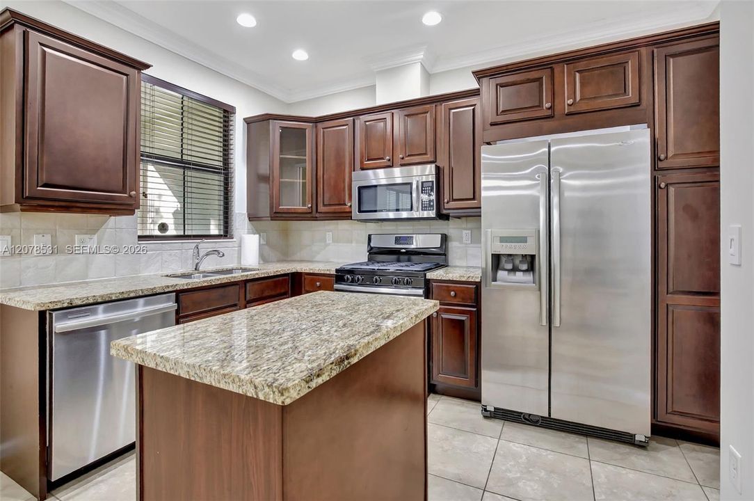 For Rent: $3,700 (3 beds, 2 baths, 1886 Square Feet)