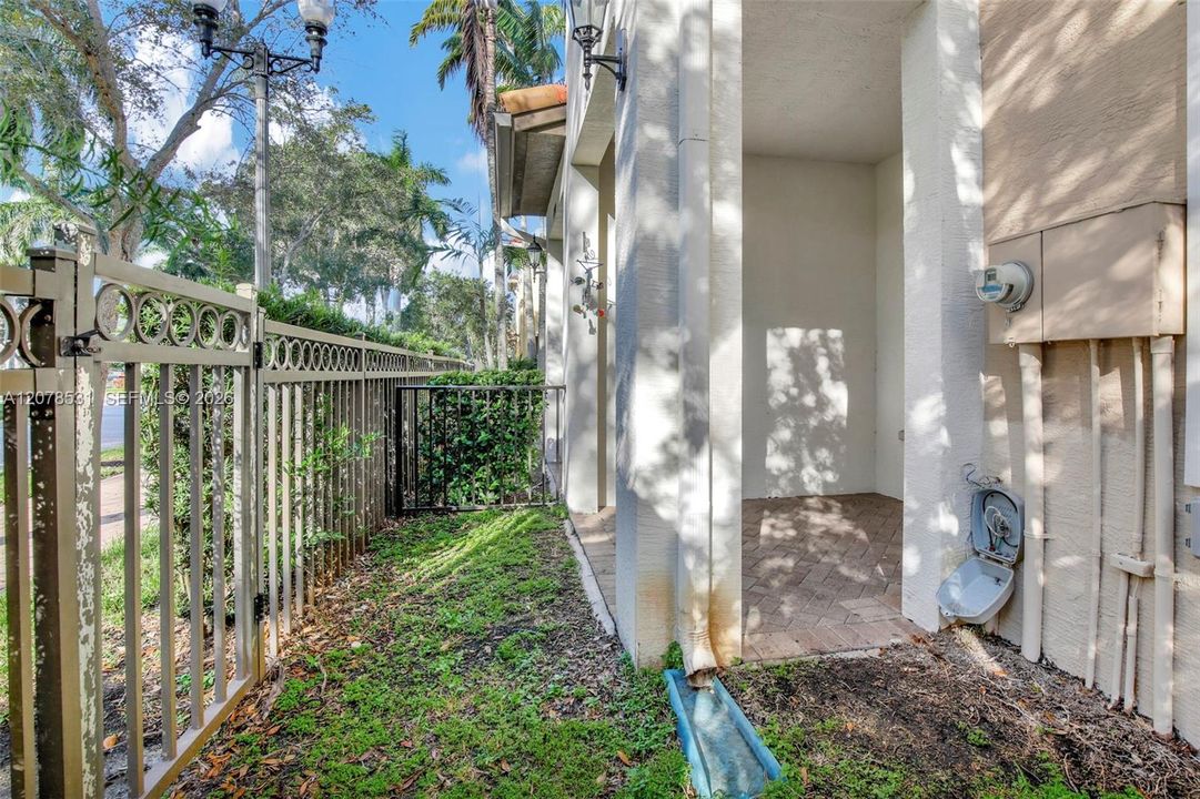 For Rent: $3,700 (3 beds, 2 baths, 1886 Square Feet)