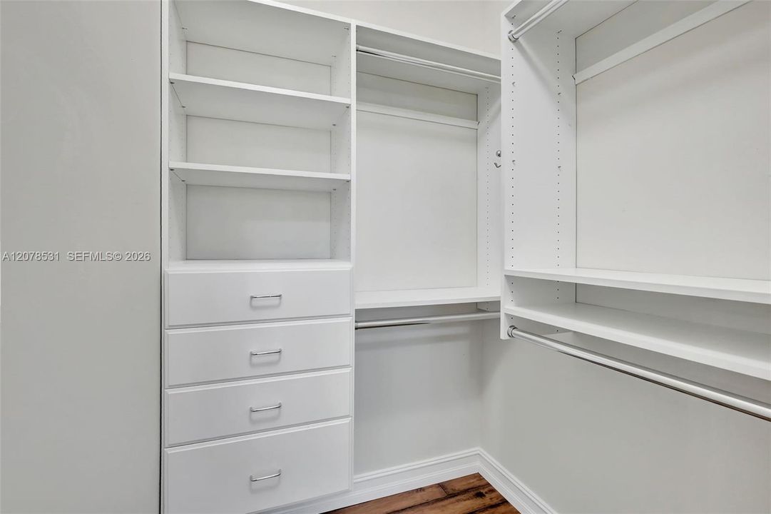 For Rent: $3,700 (3 beds, 2 baths, 1886 Square Feet)