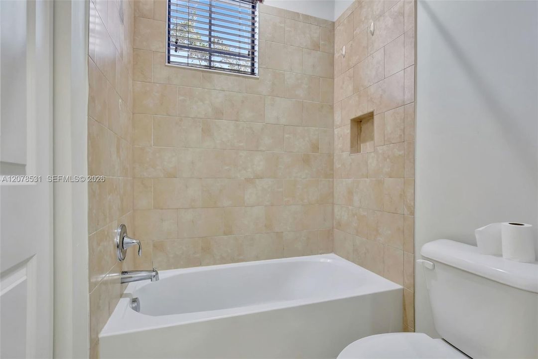 For Rent: $3,700 (3 beds, 2 baths, 1886 Square Feet)