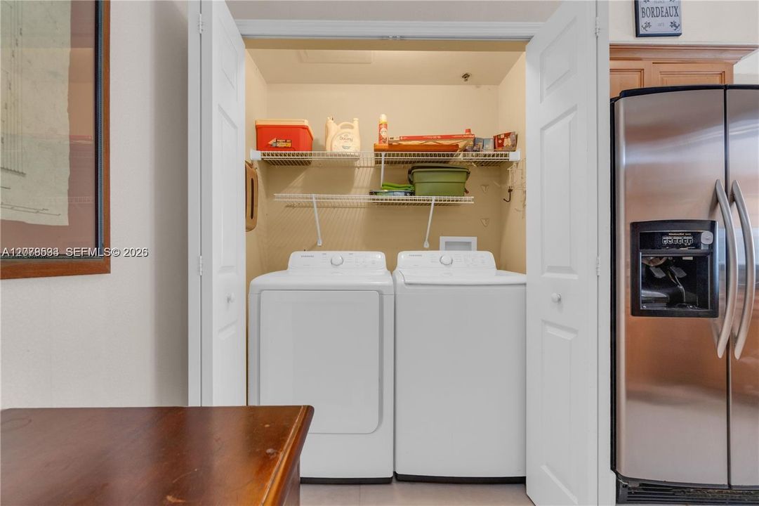 For Sale: $428,000 (2 beds, 2 baths, 1077 Square Feet)