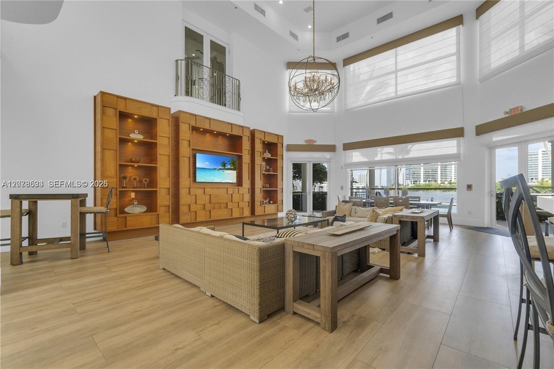 For Sale: $428,000 (2 beds, 2 baths, 1077 Square Feet)