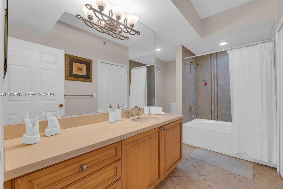 For Sale: $428,000 (2 beds, 2 baths, 1077 Square Feet)