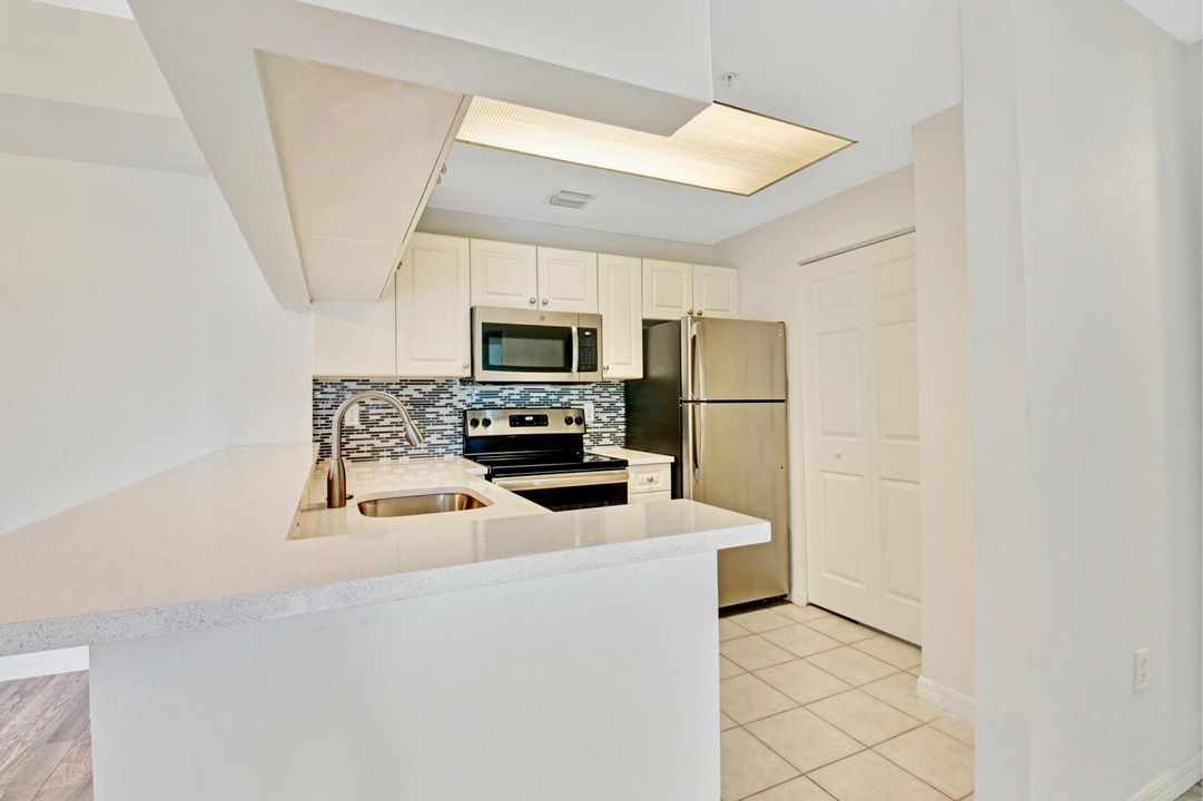 2801 Sarento Pl PBG LR-7