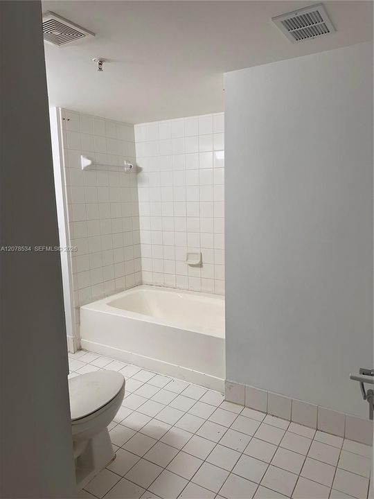 For Rent: $2,300 (2 beds, 2 baths, 1000 Square Feet)