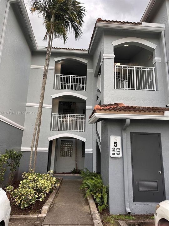 For Rent: $2,300 (2 beds, 2 baths, 1000 Square Feet)