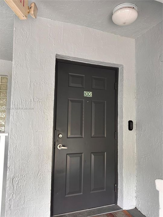 For Rent: $2,300 (2 beds, 2 baths, 1000 Square Feet)