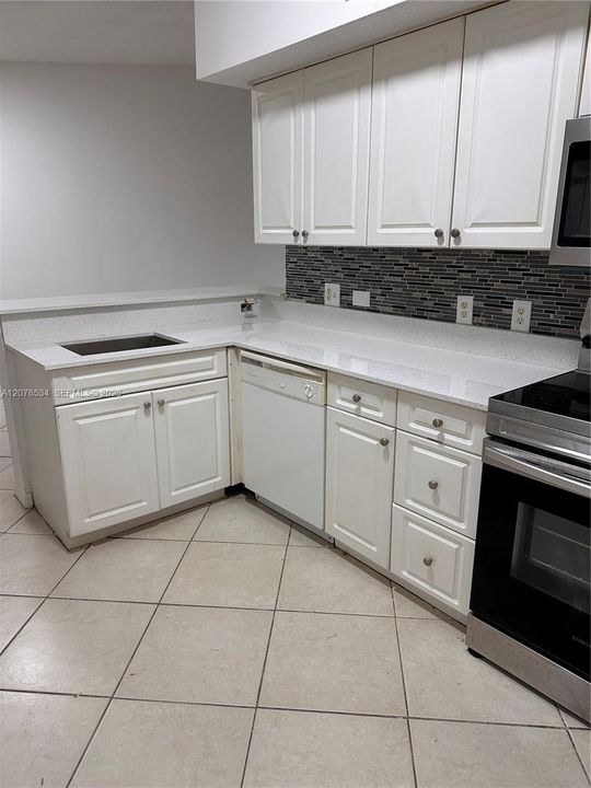 For Rent: $2,300 (2 beds, 2 baths, 1000 Square Feet)