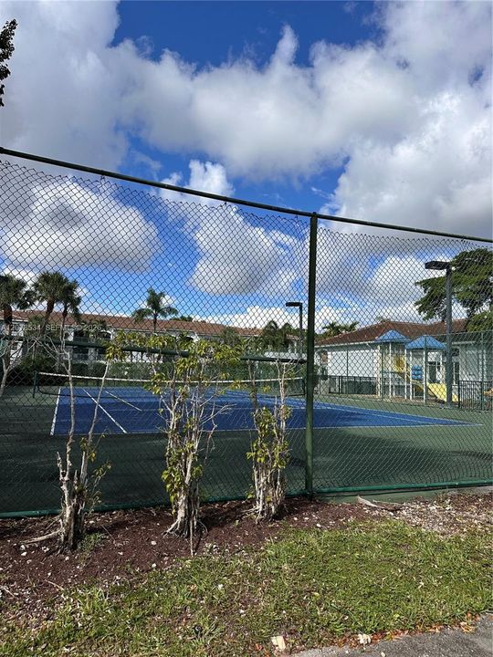 For Rent: $2,300 (2 beds, 2 baths, 1000 Square Feet)