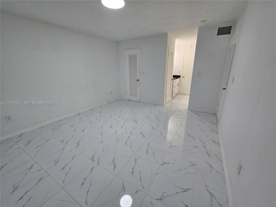For Rent: $1,800 (1 beds, 1 baths, 954 Square Feet)
