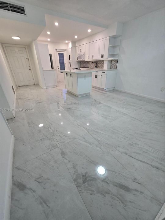 For Rent: $1,800 (1 beds, 1 baths, 954 Square Feet)