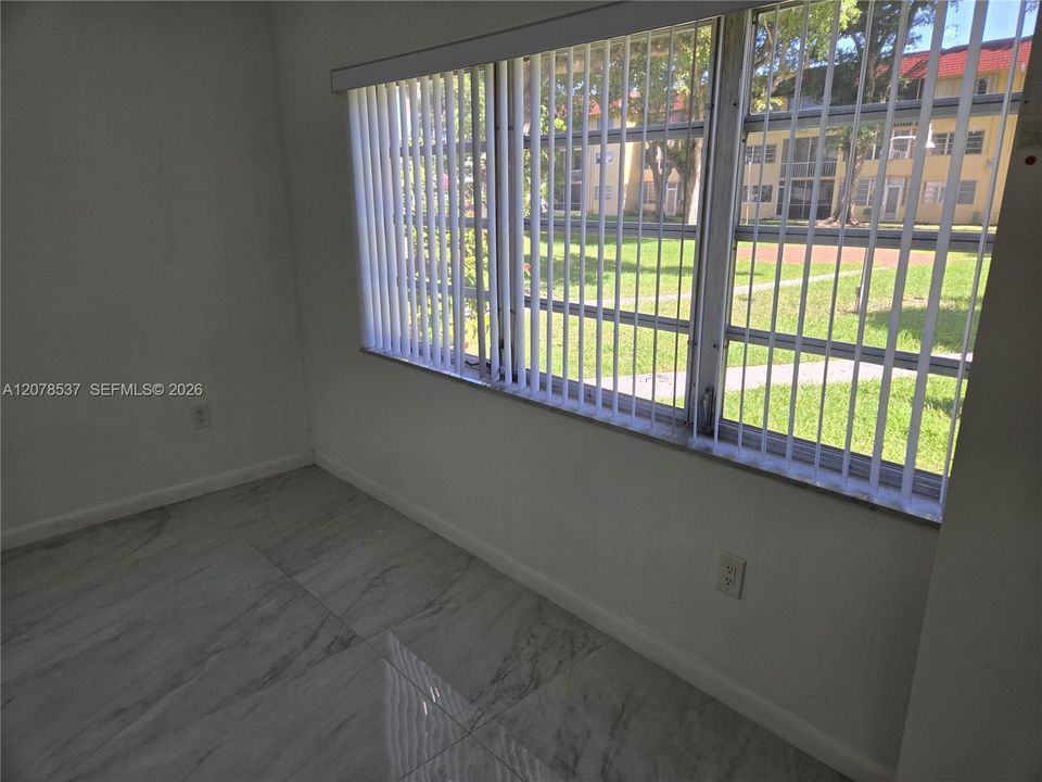For Rent: $1,800 (1 beds, 1 baths, 954 Square Feet)
