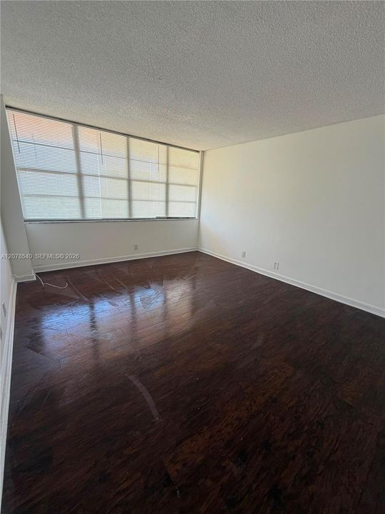 For Rent: $1,590 (1 beds, 1 baths, 790 Square Feet)