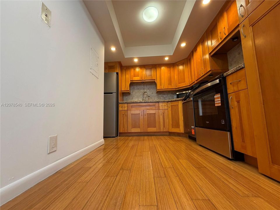 For Rent: $1,590 (1 beds, 1 baths, 790 Square Feet)