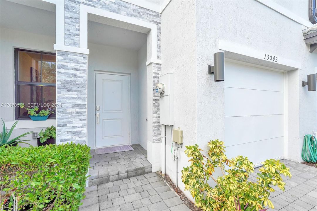 For Sale: $419,999 (4 beds, 2 baths, 1916 Square Feet)
