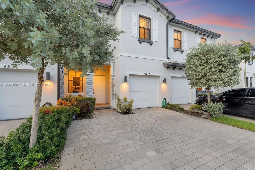 For Sale: $419,999 (4 beds, 2 baths, 1916 Square Feet)