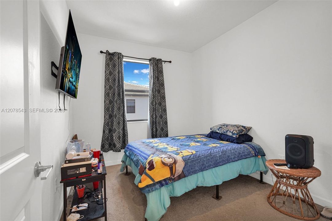 For Sale: $419,999 (4 beds, 2 baths, 1916 Square Feet)