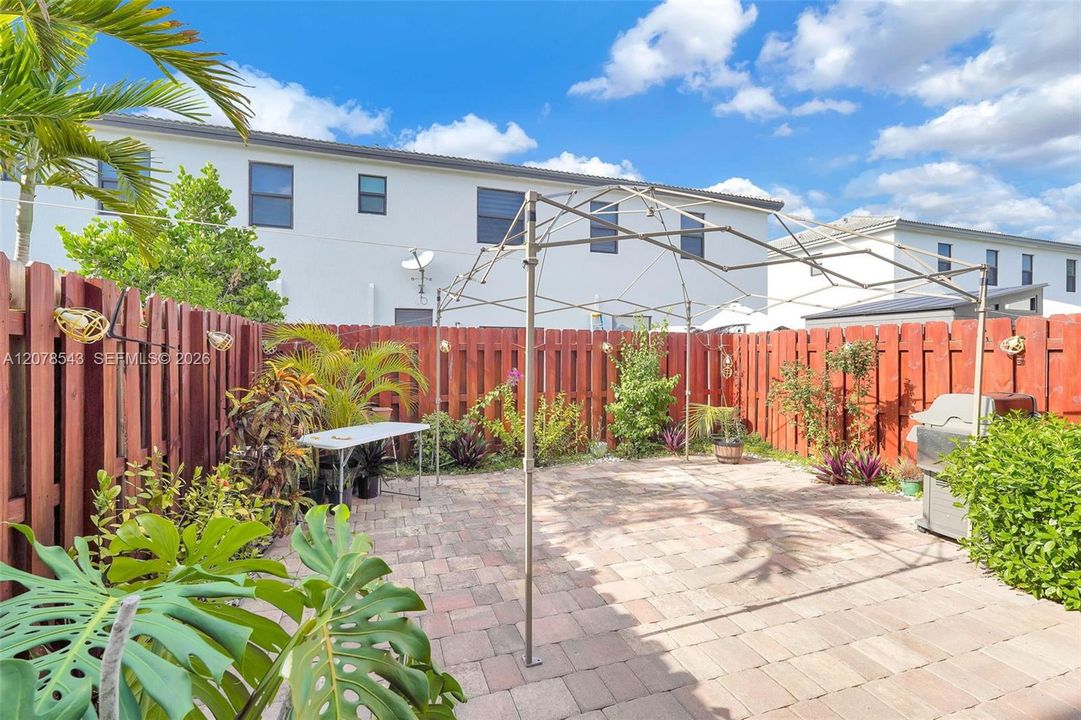 For Sale: $419,999 (4 beds, 2 baths, 1916 Square Feet)