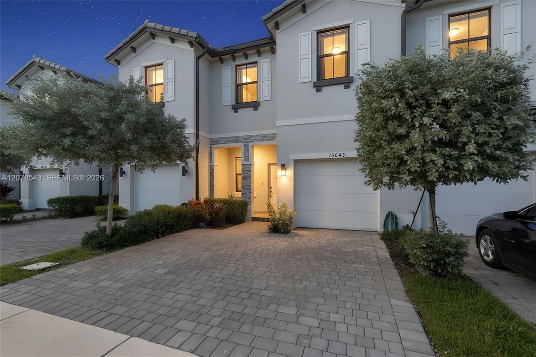 For Sale: $419,999 (4 beds, 2 baths, 1916 Square Feet)