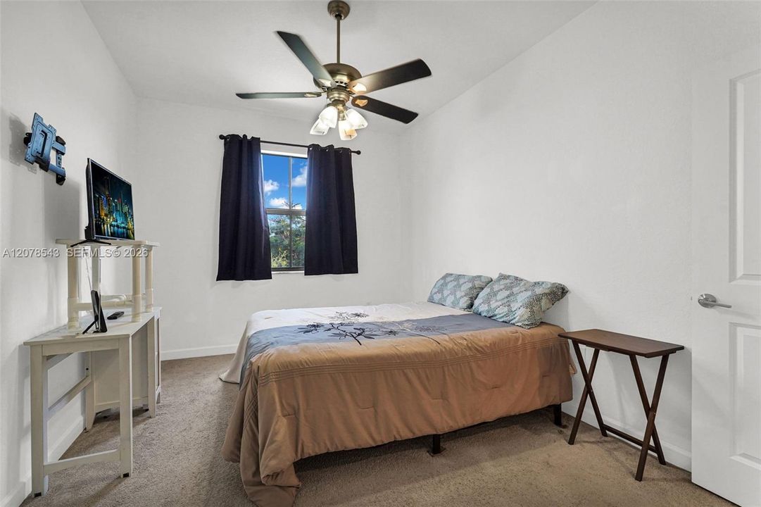 For Sale: $419,999 (4 beds, 2 baths, 1916 Square Feet)