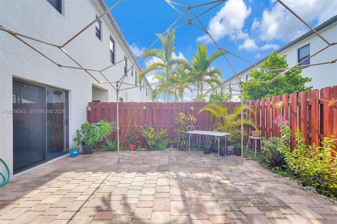 For Sale: $419,999 (4 beds, 2 baths, 1916 Square Feet)