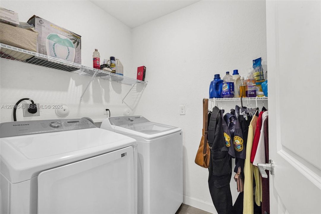 For Sale: $419,999 (4 beds, 2 baths, 1916 Square Feet)