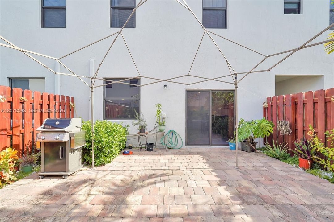 For Sale: $419,999 (4 beds, 2 baths, 1916 Square Feet)